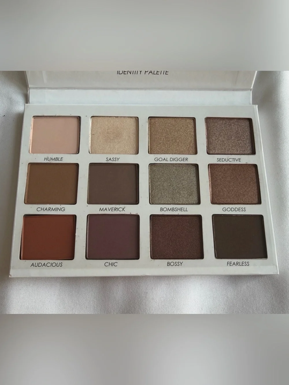 Persona Identity Palette - 12 eyeshadow palette